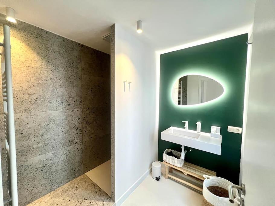 Duplex Chic Et Spacieux - Hypercentre リエージュ エクステリア 写真